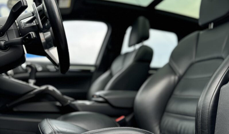 
								2015 PORSCHE CAYENNE pilnas									