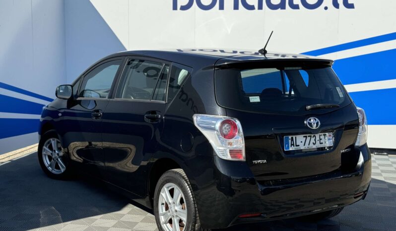 
								Toyota Verso pilnas									