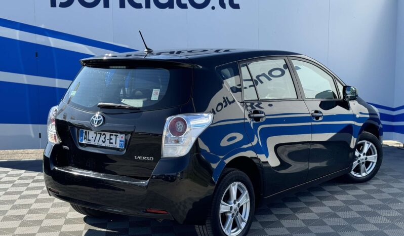 
								Toyota Verso pilnas									