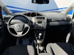 
										Toyota Verso pilnas									