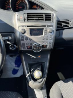 
										Toyota Verso pilnas									