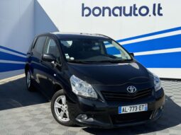 
										Toyota Verso pilnas									