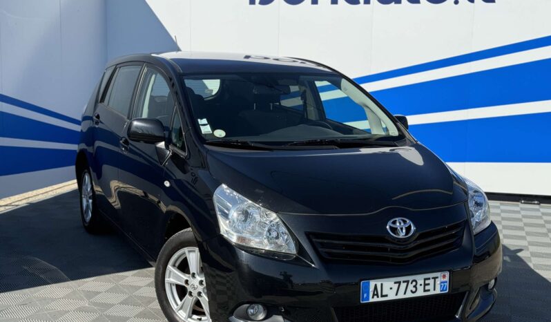 
								Toyota Verso pilnas									