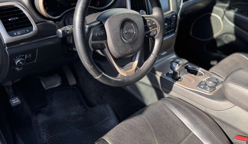 
								Jeep Grand pilnas									