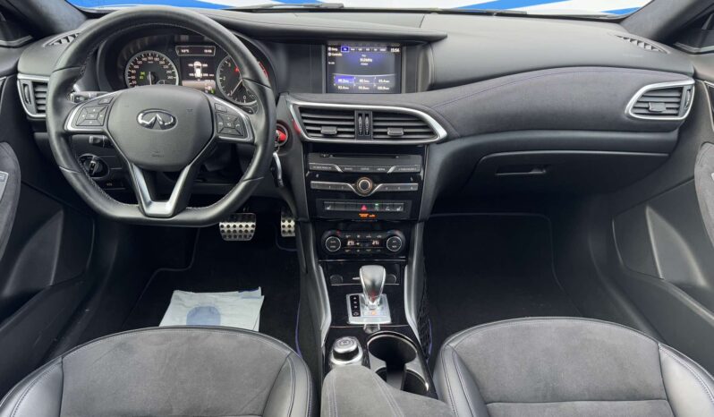 
								2015 INFINITI Q30 pilnas									