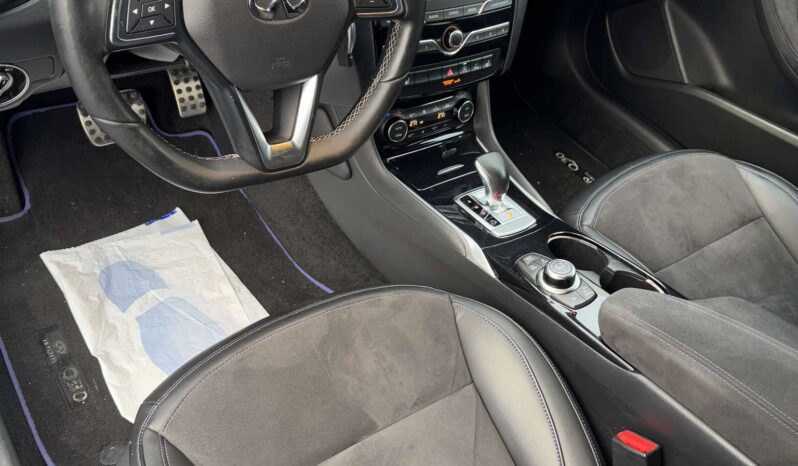 
								2015 INFINITI Q30 pilnas									