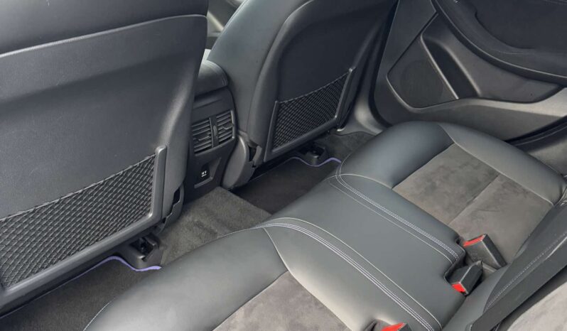 
								2015 INFINITI Q30 pilnas									