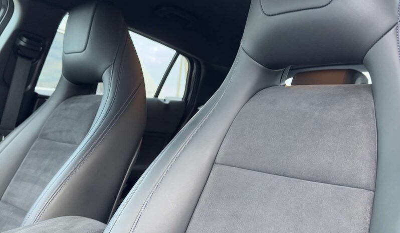 
								2015 INFINITI Q30 pilnas									