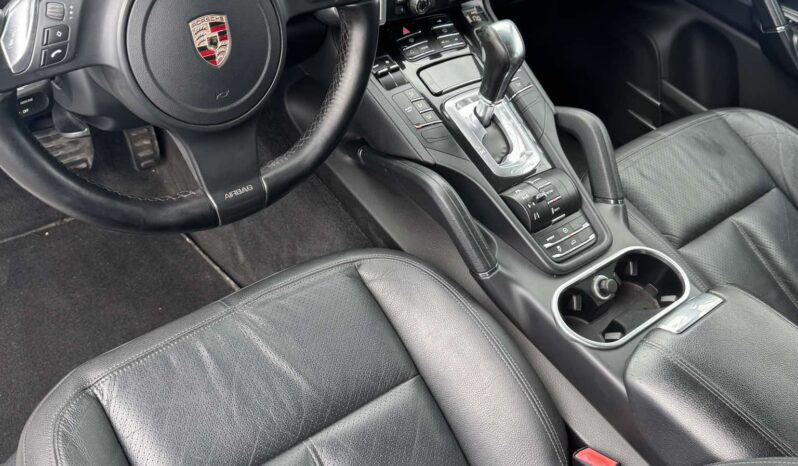 
								Porsche pilnas									