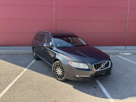 2010 VOLVO V70