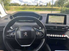 2017 PEUGEOT 5008