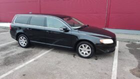 2011 VOLVO V70