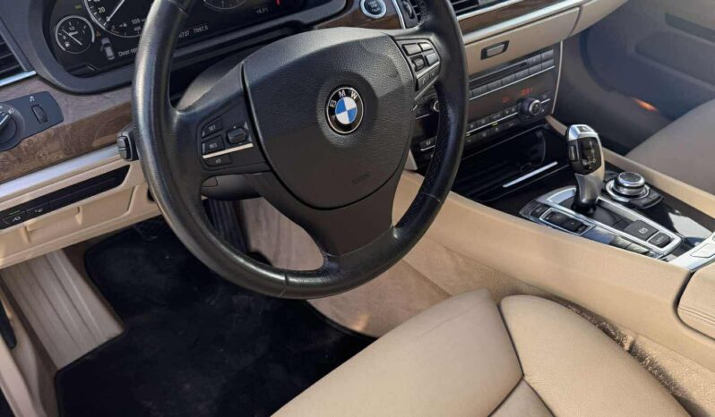 
								BMW pilnas									