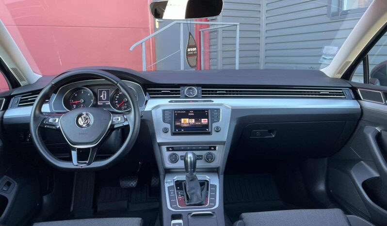 
								Volkswagen Passat pilnas									