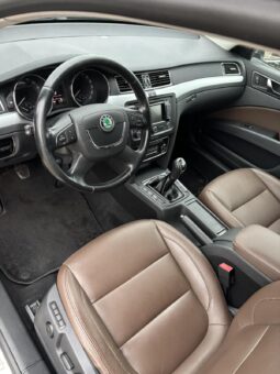 
										Skoda Superb pilnas									