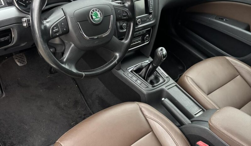 
								Skoda Superb pilnas									