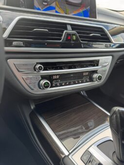 
										BMW 740 pilnas									