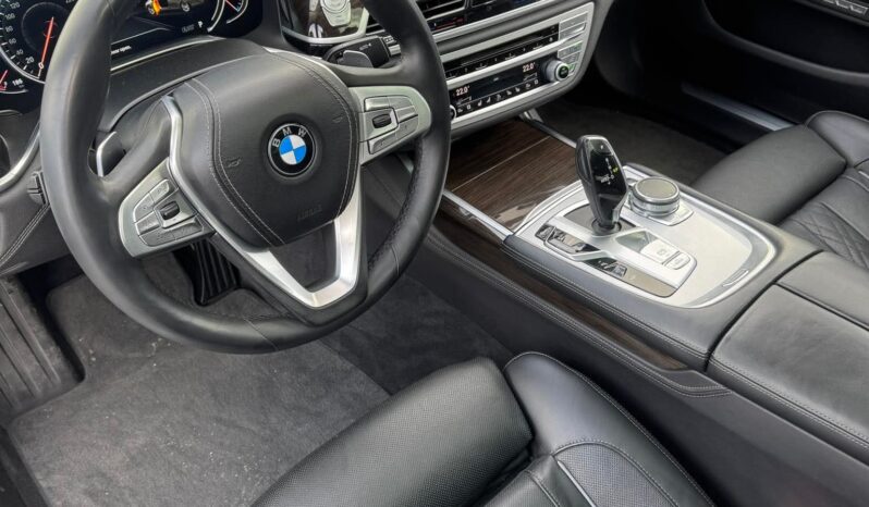 
								BMW 740 pilnas									
