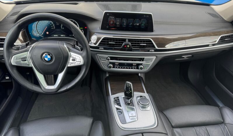 
								BMW 740 pilnas									