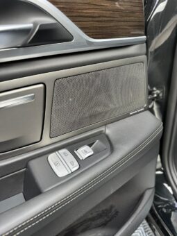 
										BMW 740 pilnas									