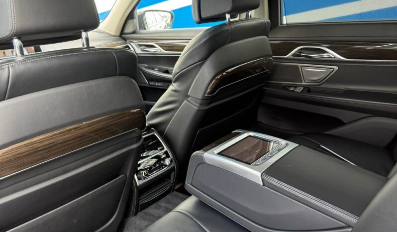 
								BMW 740 pilnas									