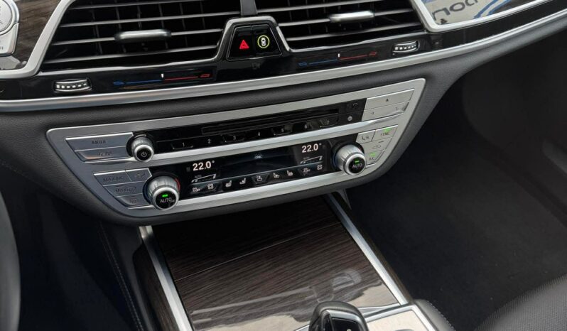 
								BMW 740 pilnas									
