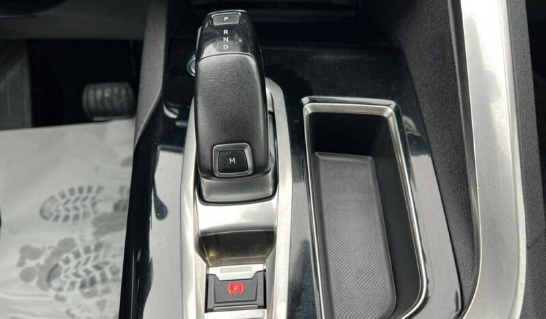 
								Peugeot 3008 pilnas									
