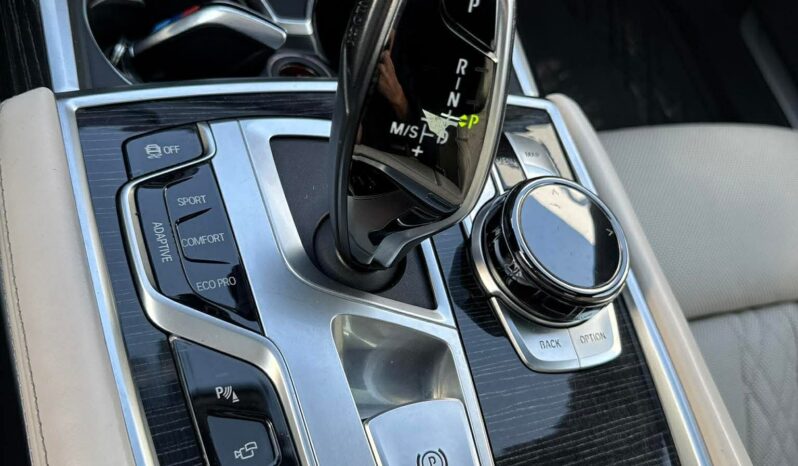 
								BMW 750 pilnas									