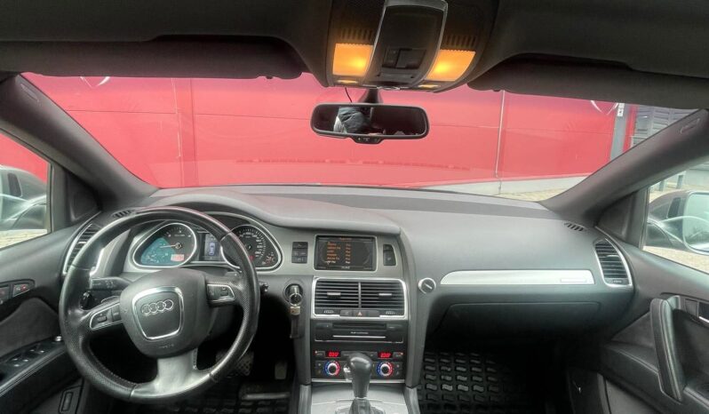 
								Audi Q7 pilnas									