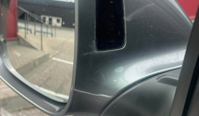 
								Audi Q7 pilnas									