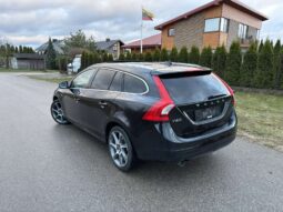 
										Volvo V60 pilnas									