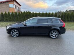 
										Volvo V60 pilnas									