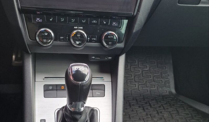 
								Skoda Octavia pilnas									