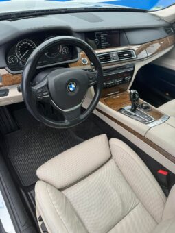 
										2010 BMW 750 pilnas									