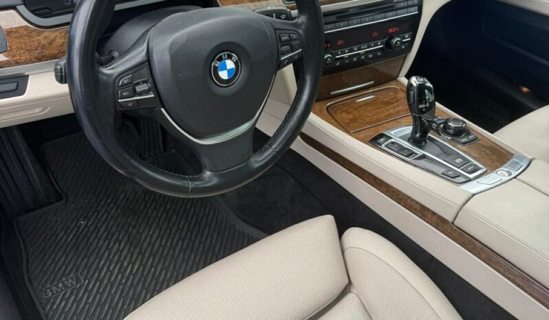 
								2010 BMW 750 pilnas									