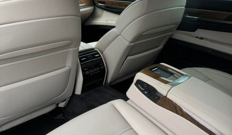 
								2010 BMW 750 pilnas									