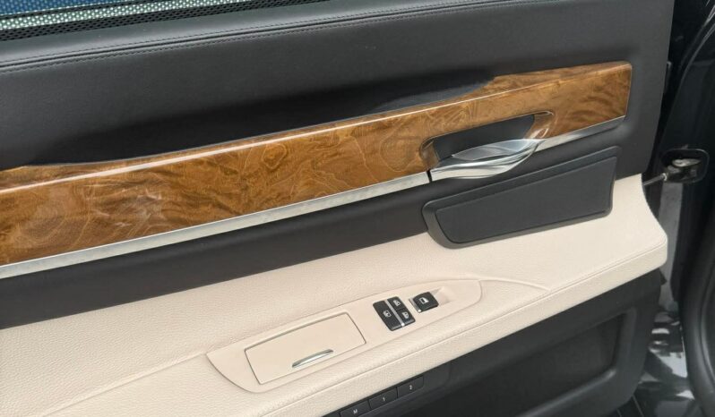 
								2010 BMW 750 pilnas									