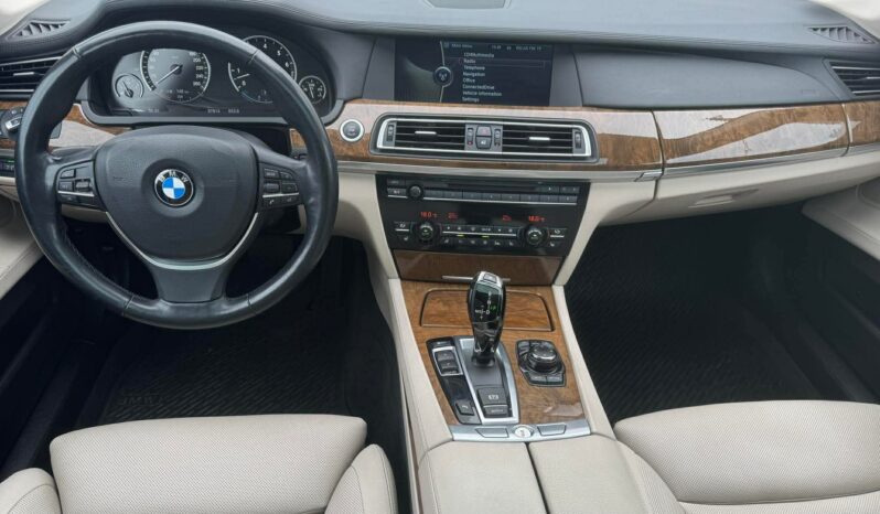 
								2010 BMW 750 pilnas									